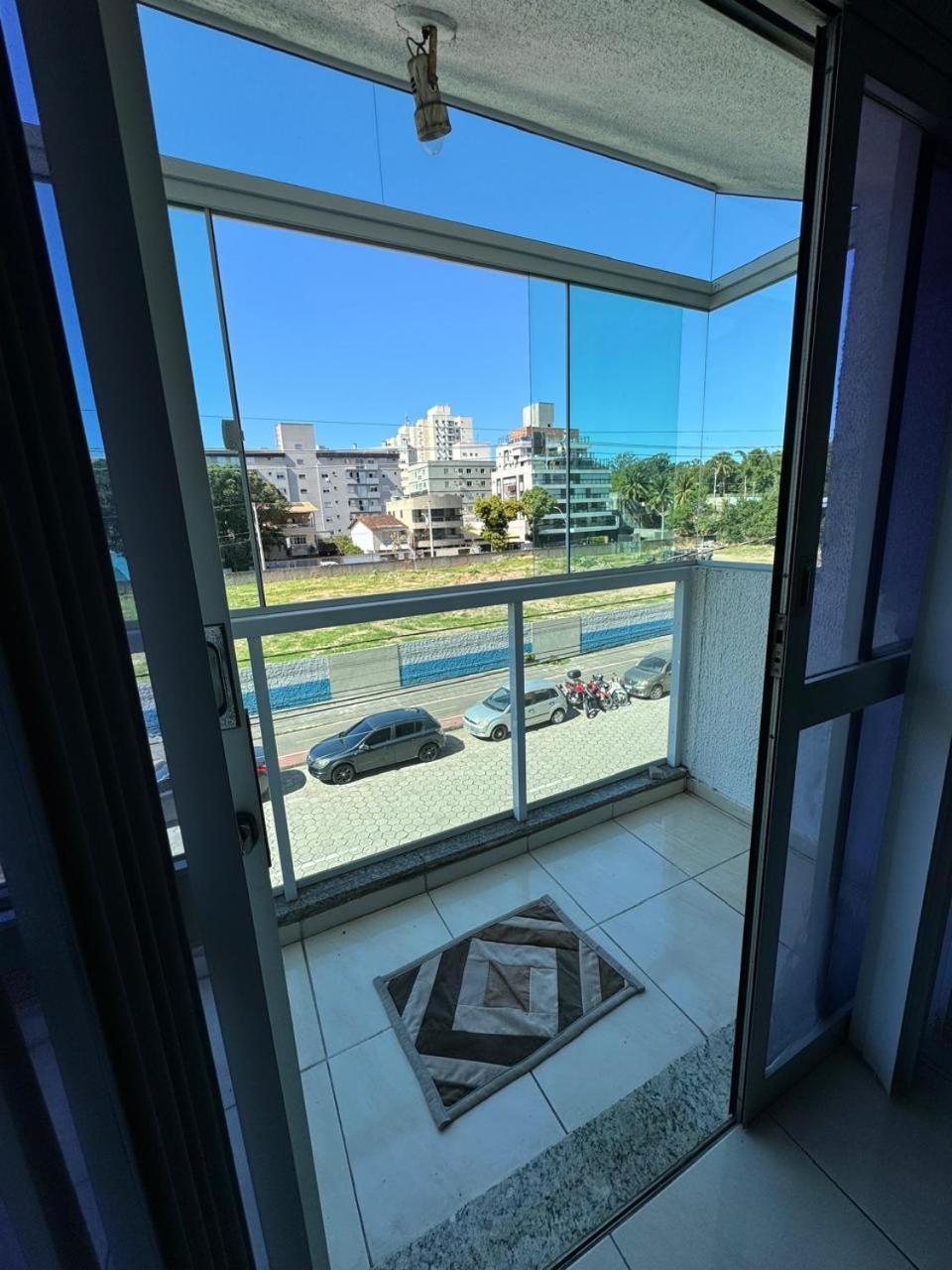 Apartamento A 100 Metros Da Em Jardim Camburi *