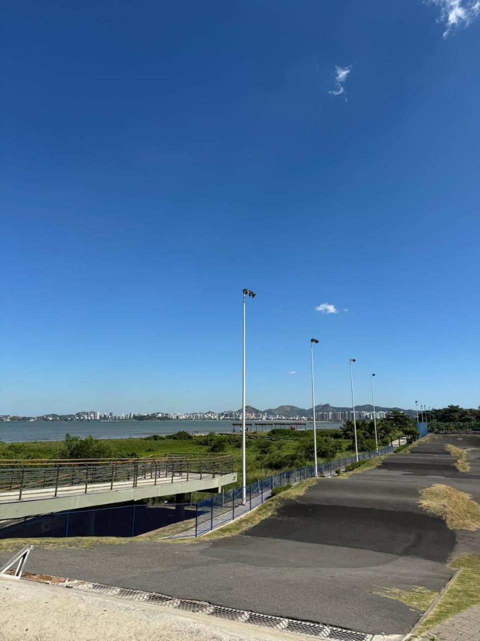 A 100 Metros Da Em Jardim Camburi *