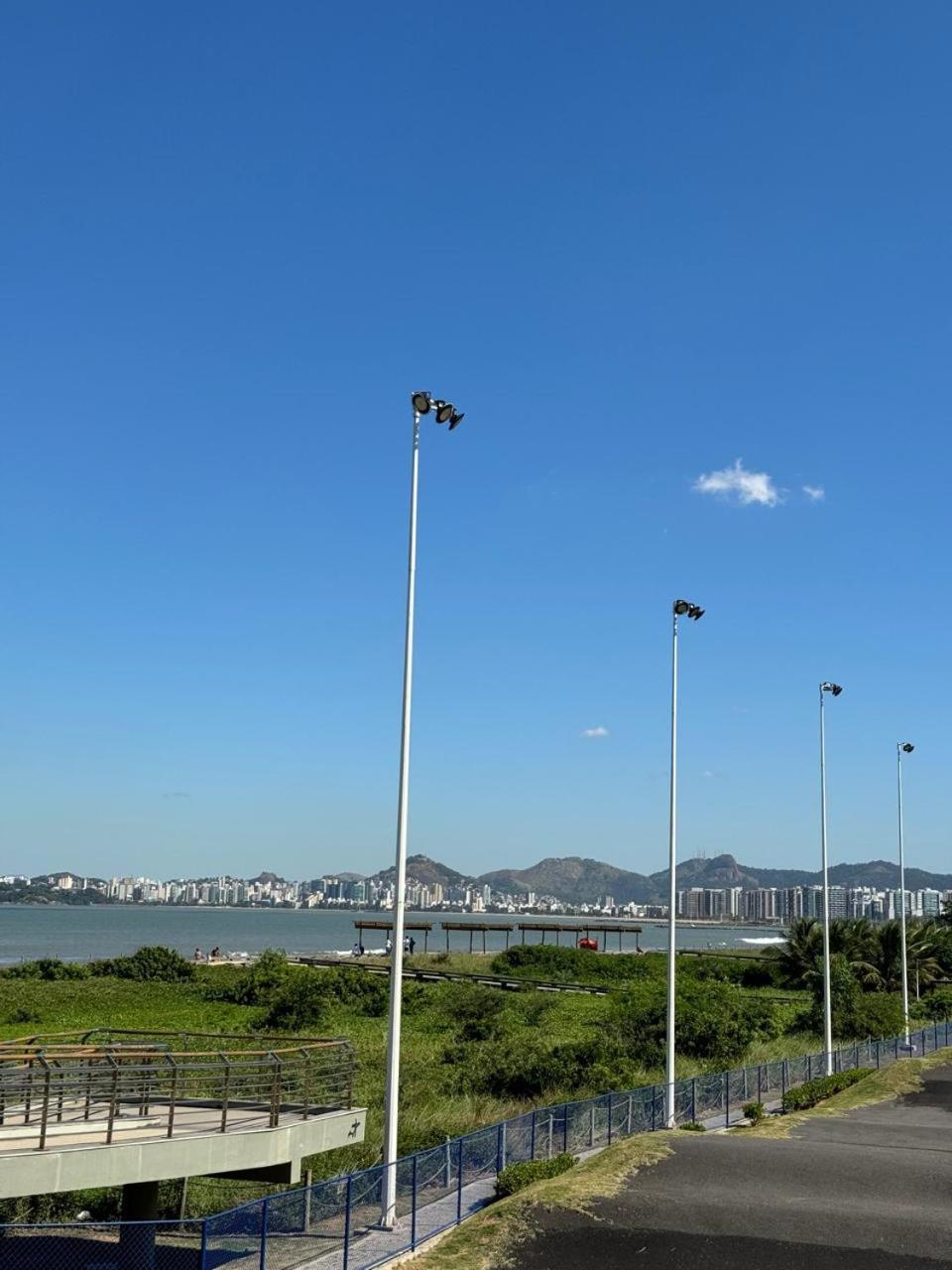 Apartamento A 100 Metros Da Em Jardim Camburi *