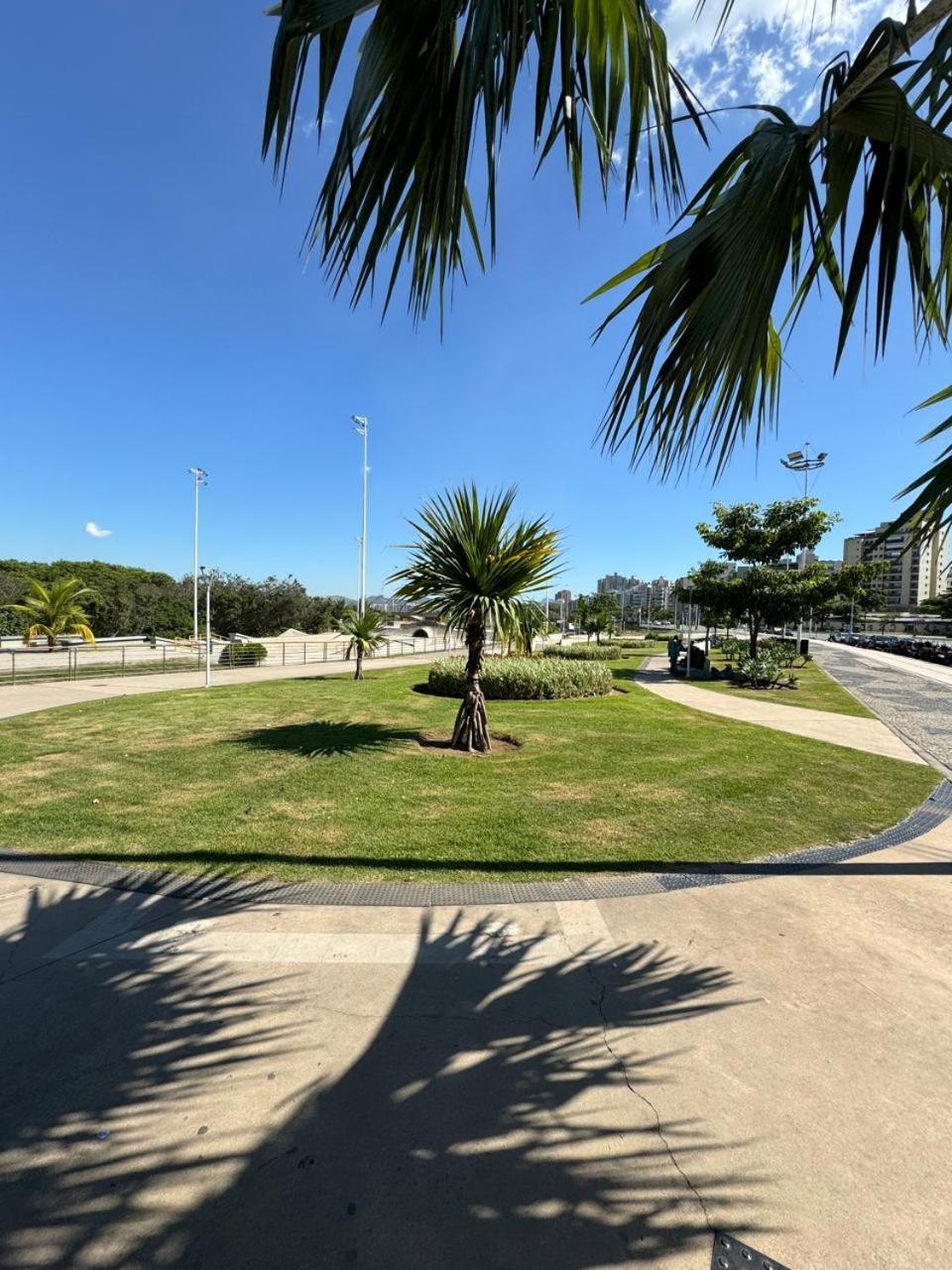 A 100 Metros Da Em Jardim Camburi *