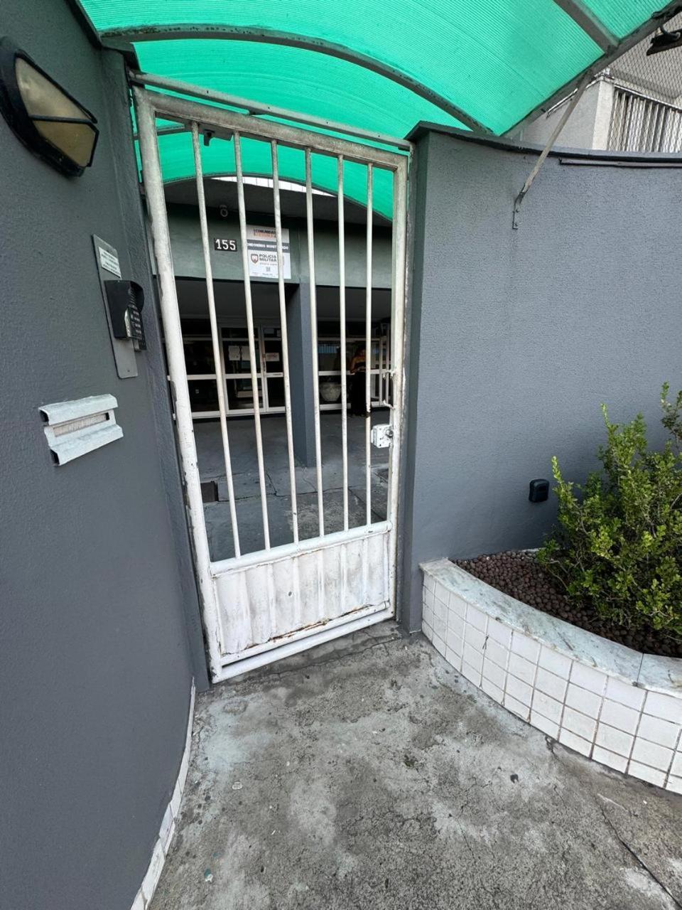 Apartamento A 100 Metros Da Em Jardim Camburi *